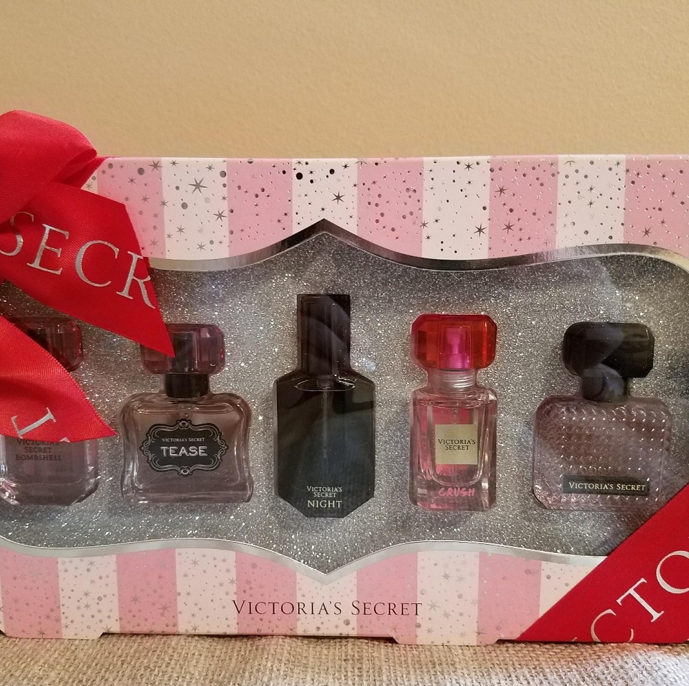 VICTORIA SECRET EAU DE PARFUME SET.